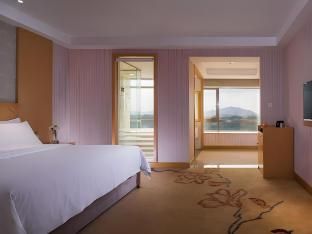 Vienna 3 Best Hotel Dongguan Liaobu Auto City main photo