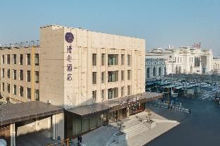 Manxin Jinzhou Central Street Raiway Station - Interior view