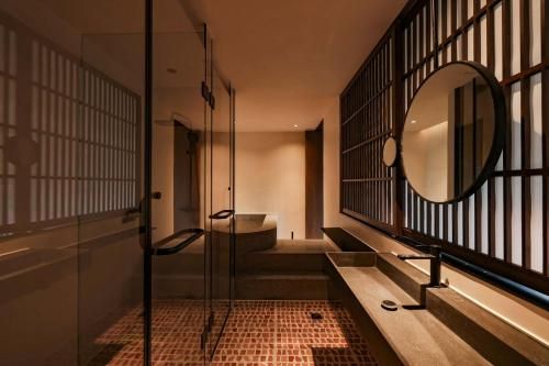 Xiwoo Designer Villa with Exclusive Courtyard & Hot Spring - Bathroom - 4