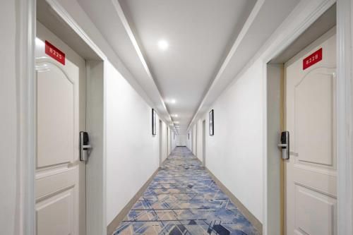 Hello Light Hotel Hankou Railway Station Flagship Store main photo