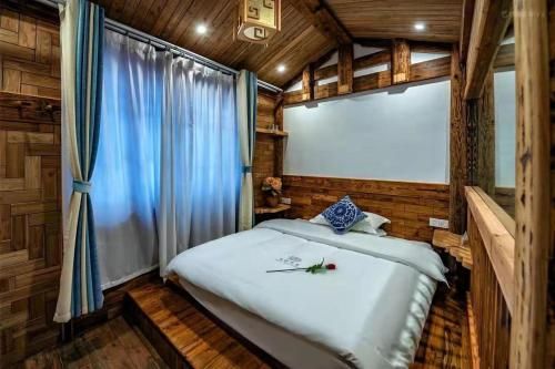 Huazhu Baihe Huagu Inn photo 2