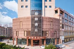 Yitel Dalian Xinghai Square Xian Road Metro Station - Exterior view