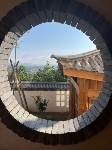 Zen mountain residence half hidden in the mountains photo 5