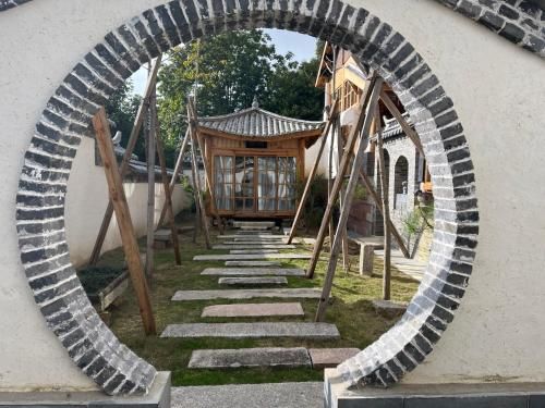 Zen mountain residence half hidden in the mountains photo 4