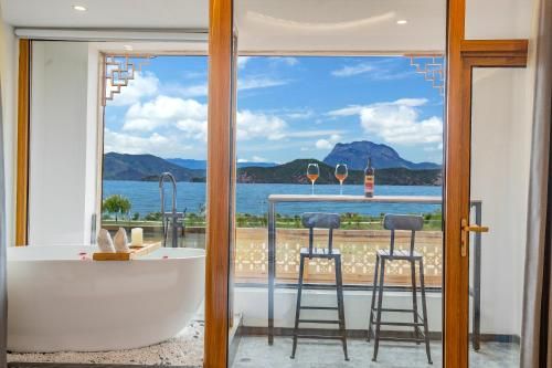 Poetlake hotel-LuguLake Lijiang photo 5