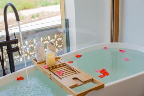 Poetlake hotel-LuguLake Lijiang photo 4