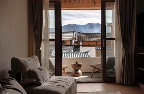 Serene Snowscape Wabi-Sabi Retreat - Balcony/terrace - 4