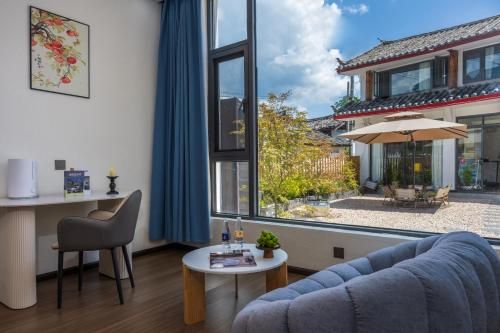 Nebula Retreat Snow Mountain View Bed and Breakfast photo 2