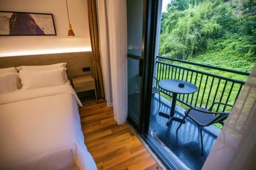 National Forest Park(Yangjiajie ) MINI Inn - Balcony/terrace - 4