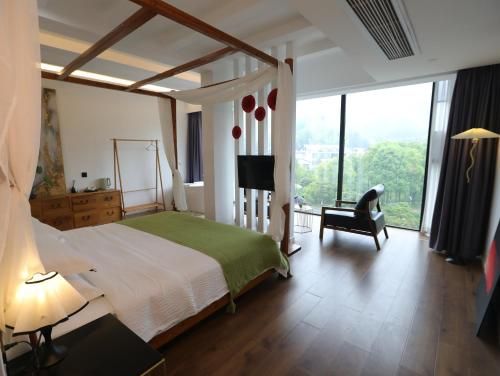 Zhangjiajie Southgate Flower Garden Lodge at the Park Entrance photo 3