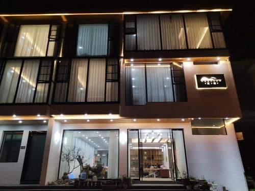 Zhangjiajie Southgate Flower Garden Lodge at the Park Entrance photo 5