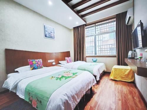 A deer has you INN near by Tianmen Shan--Free pick-up-Aerial Cableway photo 2