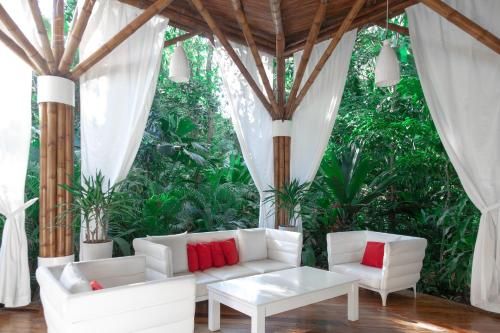 Le Cameleon Hotel - Surrounding environment