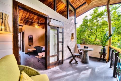 Conga Boutique Hotel - Balcony/terrace - 3