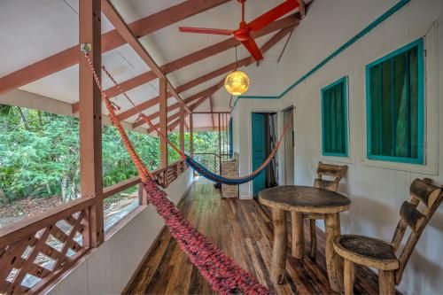 Playa 506 Beachfront Hostel - Balcony/terrace - 1