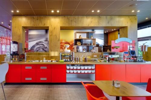 Ibis Muenchen City Arnulfpark - Food and beverages - 2