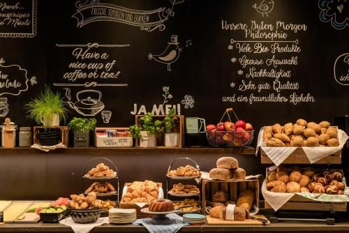 Motel One Munchen-Olympia Gate - Food and beverages - 4