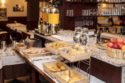 Downtown Vi Vadi Hotel - Food and beverages - 2
