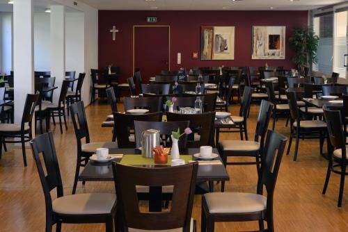 Nell-Breuning-Hotel - Food and beverages - 1