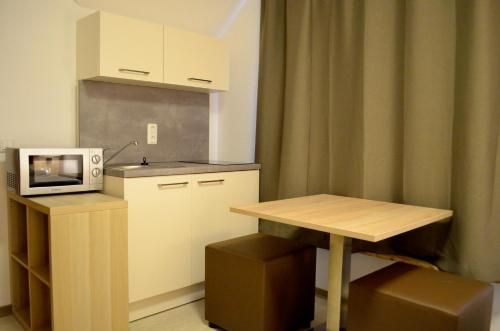 Hana Aparthotel - Kitchen - 3