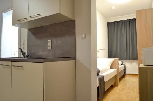 Hana Aparthotel - Kitchen - 1