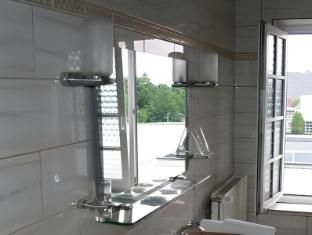 Hotel Rahlstedter Hof - Bathroom - 4