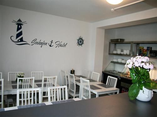 Seehafen Hostel - Food and beverages - 2