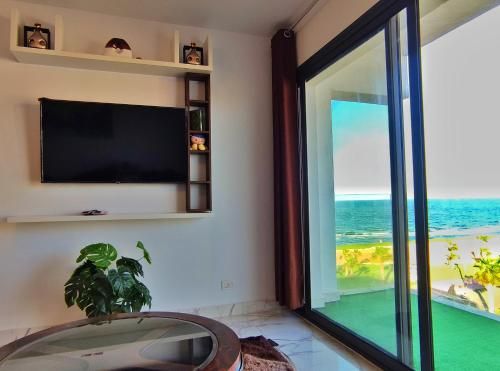 Porto Said شاليه ملكى صف اول بحر بورتو سعيد - Shared lounge/TV area - 1