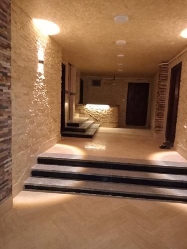 Room in santa maria tower hy ell dollar main photo