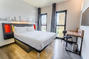 easyHotel Barcelona Fira photo 4