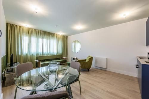 AmazINN Places Palacio Real - Shared lounge/TV area - 1