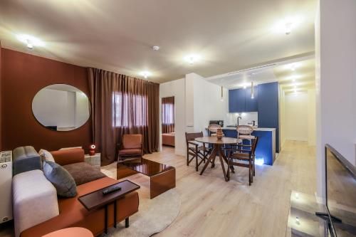 AmazINN Places Palacio Real - Shared lounge/TV area