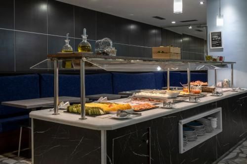 Petit Palace Cliper-Gran Via - Food and beverages - 2