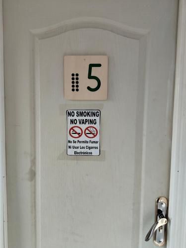 habitacion BARAJAS photo 5