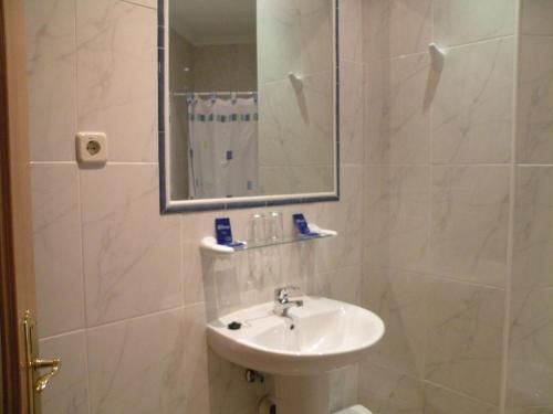 Hostal Benamar - Bathroom - 4