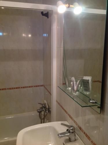 Hostal Julio - Bathroom - 2