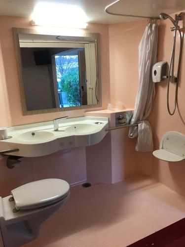 Premiere Classe Marseille Est - La Valentine - Bathroom - 4