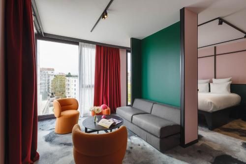 TRIBE Lyon Croix Rousse main photo