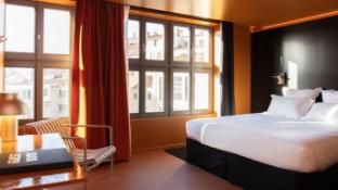 The People - Lyon - Bed