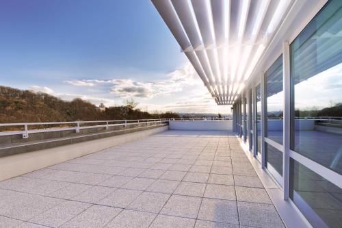 Spark by Hilton Lyon Ouest - Balcony/terrace