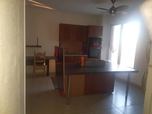 appartement 2 chambres fonctionnel a faire 2 pas du metro - Kitchen - 1