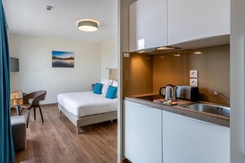 All Suites Appart Hôtel - Bordeaux Centre Gare - Kitchen - 4