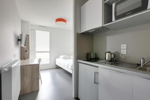 All Suites Appart Hôtel - Bordeaux Centre Gare - Kitchen - 3