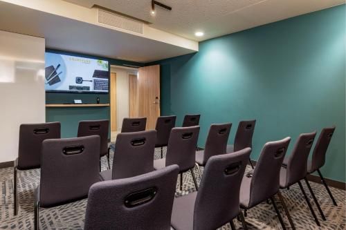 Courtyard by Marriott Paris Charles de Gaulle Central Airport - Meeting room / ballrooms - 3