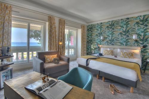 Mercure Nice Marche aux Fleurs Hotel - Balcony/terrace - 1