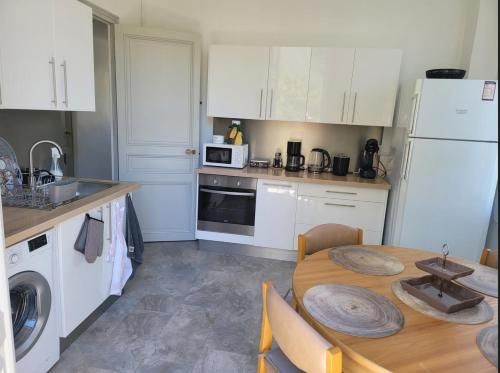 4 logements a La Trinite proche de Nice 15 mn, Monaco 20 mn et l'Italie 30 mn 2 Chambres et 2 Studio - Kitchen
