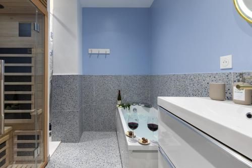 Lavie Maison | Hot Tub Seaside Studio photo 3