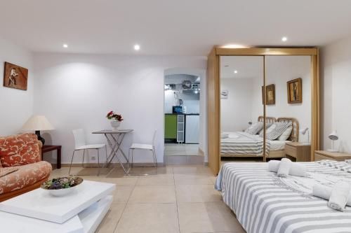 Studio independant en villa Calme, Jardins et Piscine a 5 min de la Mer photo 2