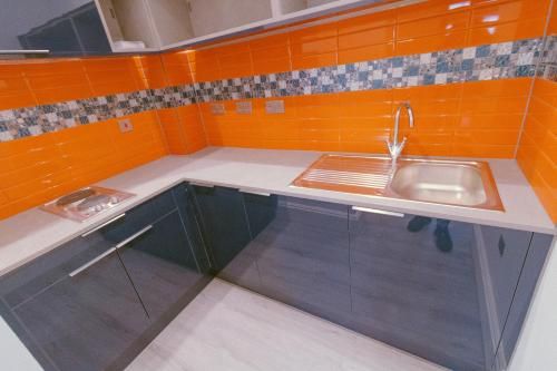 Mayfield Suites - Kitchen - 2