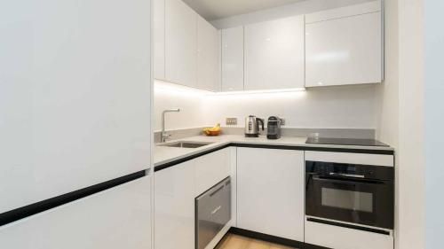 PREMIER SUITES Edinburgh Fountain Court - Kitchen - 1